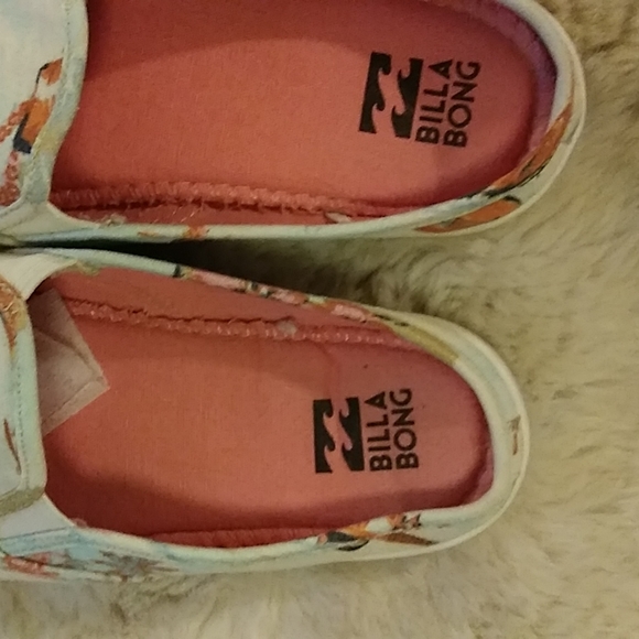 Pre-owned Billabong casual slip-on sneaker. - Picture 3 of 4